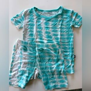 Rarely worn Kyte Baby short sleeve pajama set in tie dye, size 3T